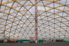 Klenutá konstrukce z lepeného lamelového dřeva Saldome2 (© Häring)