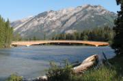 Pěší lávka přes řeku Bow, Banff, Kanada (© StructureCraft Builders Inc.)