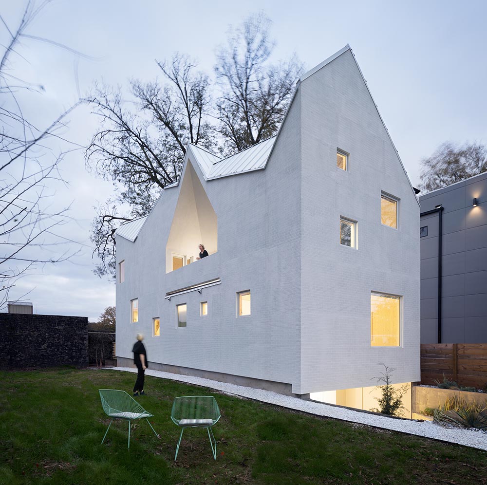 Rodinný dům Haus Gables v Atlantě, Georgie, USA (© NAARO | naaro.com)