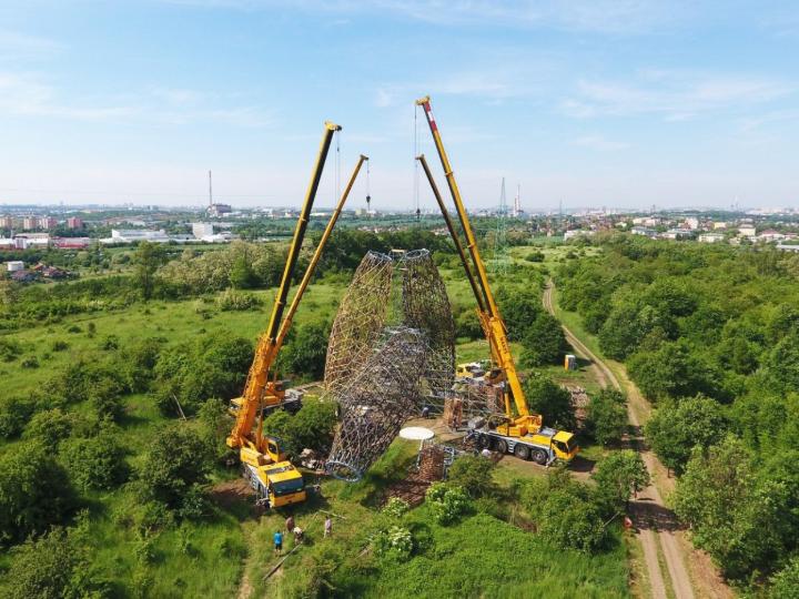Montage des Aussichtsturms (© Aleš Jungmann)