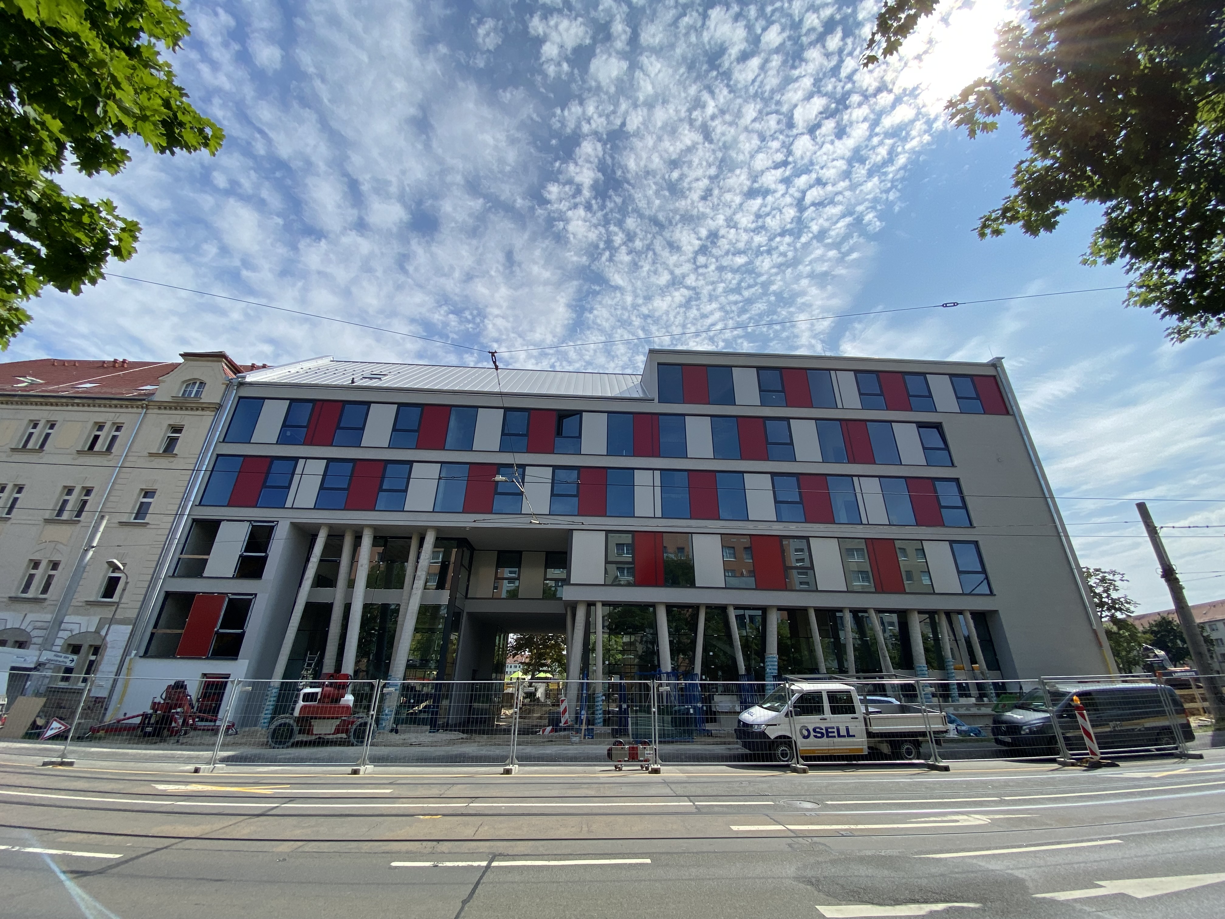 Čelní pohled na odbornou školu (© základ | d GmbH)