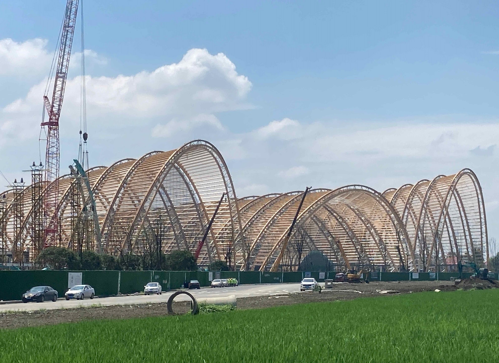 Dokončená nosná konstrukce tří z pěti hal (© StructureCraft)