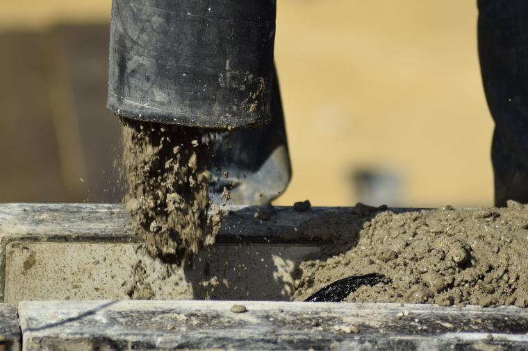 Čerpadlo na beton na staveništi