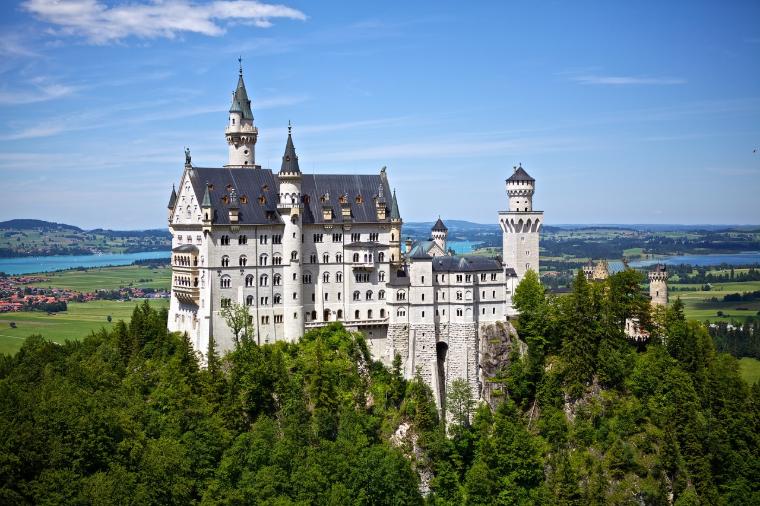 Pohled na pohádkový zámek Neuschwanstein