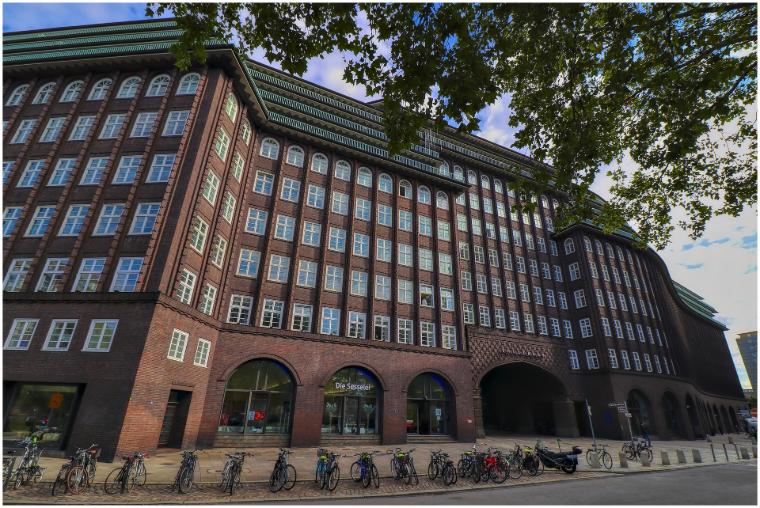Chilehaus v Hamburku je dobrým příkladem cihlového expresionismu.
