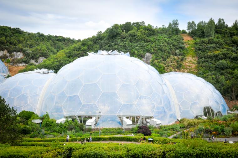 Projekt Eden: Botanická zahrada s harmonickou organickou architekturou