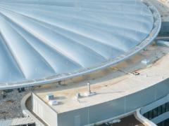 ETFE polštáře na lanové síti nad plovoucím tlačeným prstencem | © Marcel Kusch