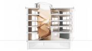 Půdorys budovy ukazuje atrium uprostřed konstrukce, včetně vnitřní struktury a architektonických detailů. (© Blumer-Lehmann AG)