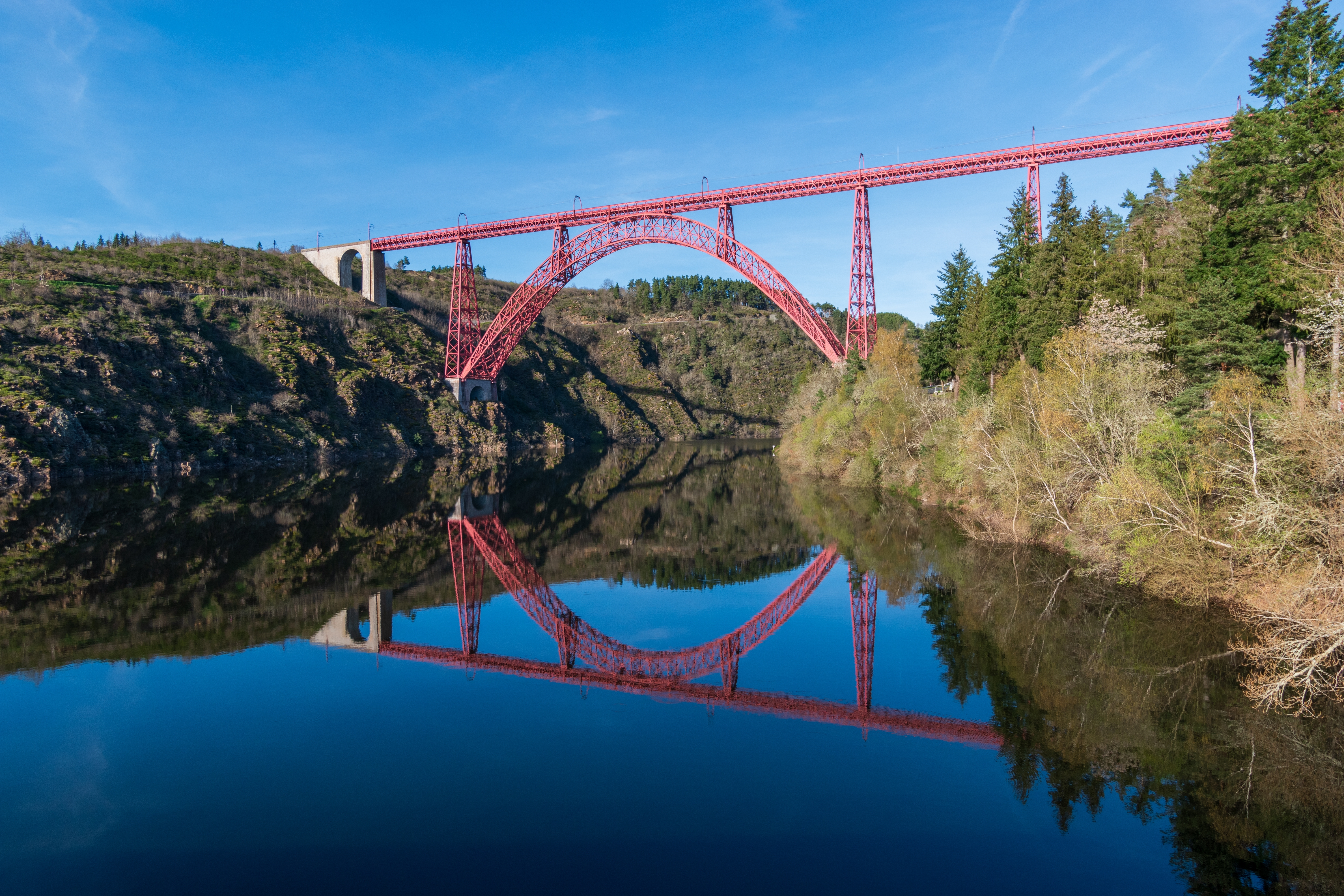 Viadukt Garabit ve francouzském departementu Cantal, navržený Gustavem Eiffelem