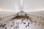 Pohled do interiéru „Oculus“, hlavní haly dopravního terminálu One World Trade Center, Santiago Calatrava