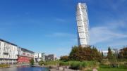 Turning Torso od Santiaga Calatravy, výrazný mrakodrap v Malmö, známý svou inovativní architekturou.