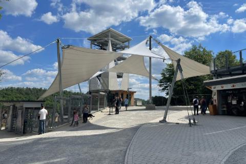 Membránové zastřešení Harzdrenalin na přehradě Rappbode poskytuje příklad vynikajících technických dovedností v Německu.