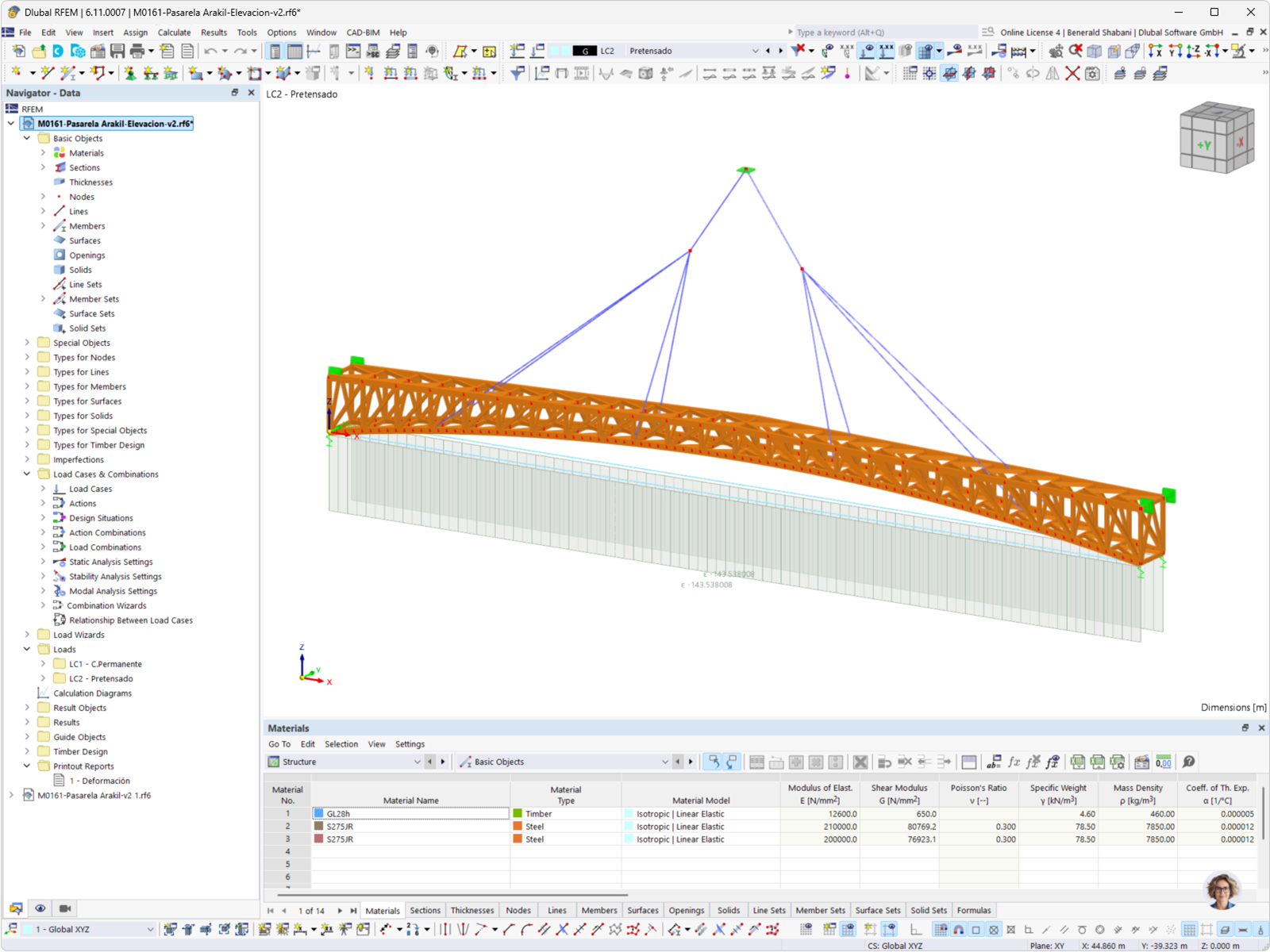 Statický model lávky pro pěší v programu RFEM 6, v němž vidíme detaily zdvihu a interakce mezi komponentami.