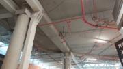 Zastropení pasáže obchodního centra „Westfield Černý Most“ s dvěma voidy.