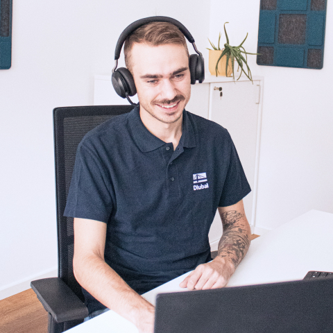 Portrétní foto Erika, člena obchodního týmu