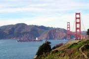 Most Golden Gate Bridge slouží silniční a námořní dopravě jako centrální uzel.