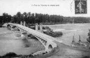 Železobetonový most Veurdre, postavený v roce 1912, překračuje řeku Allier ve Francii.