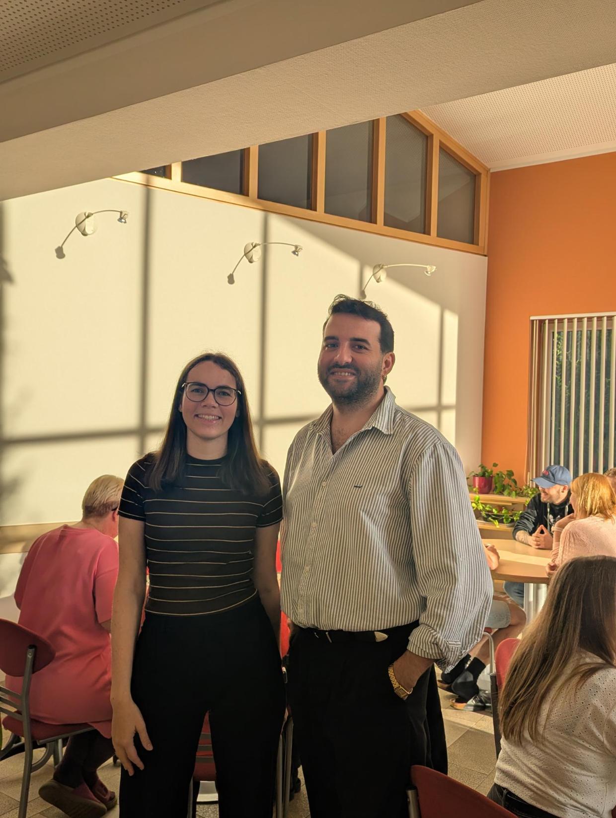 Natalie Dlubal a Doğukan Karataş na týmovém setkání společnosti Dlubal Software