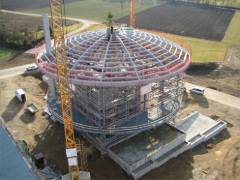 Das Biokraftwerk im Bauzustand (© Georg Guter)