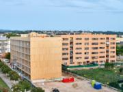 Wohnanlage aus Brettsperrholz in Girona, Spanien im Bauzustand (© Egoin)