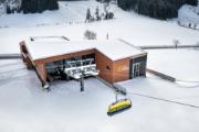 Blick vom Berg auf die Liftstation (© m3-ZT GmbH)