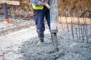 Aufbringen von Beton auf einer Baustelle