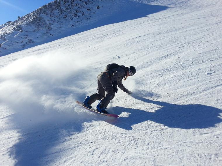 Snowboarden auf der Piste