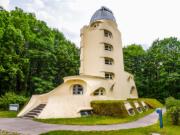 Der Einsteinturm in Potsdam ist bekanntes Beispiel für Expressionismus in der Architektur.