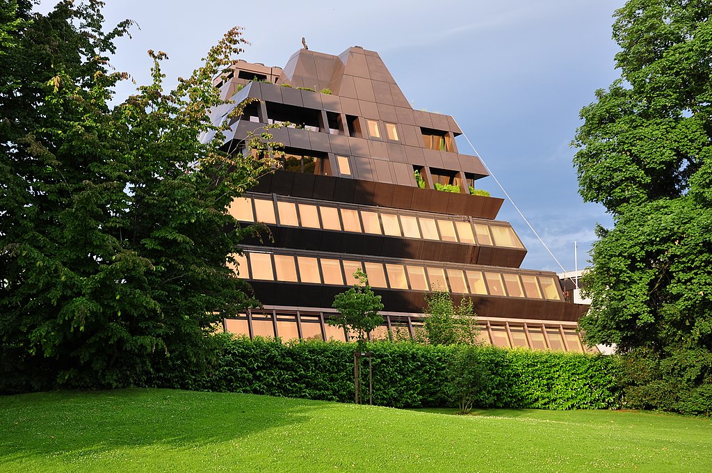 Die Ferropyramide, später Pyramide am See (Zürich, Schweiz) vom Schweizer Architekten Justus Dahinden, Quelle: Roland zh (creativecommons.org)