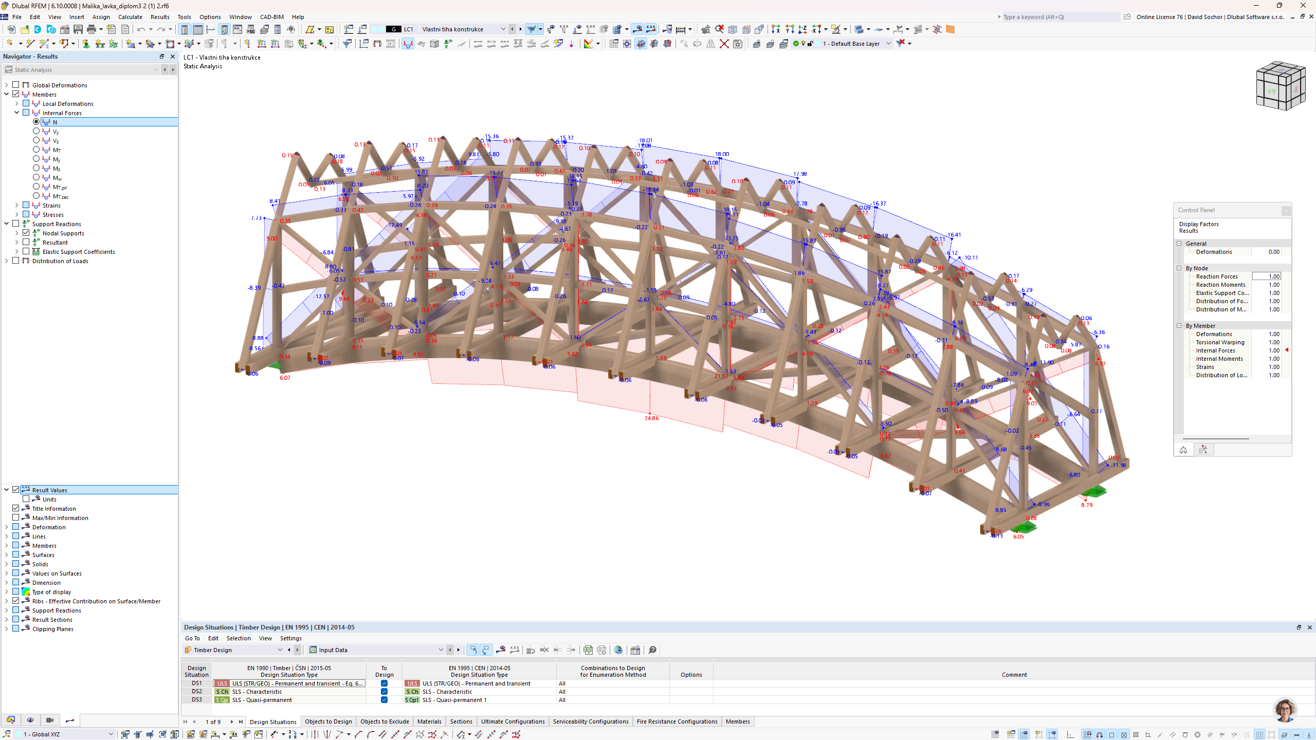 Visuelle Darstellung der Normalkraftverteilung in einem mit RFEM 6 analysierten Modell einer Holzfußgängerbrücke.