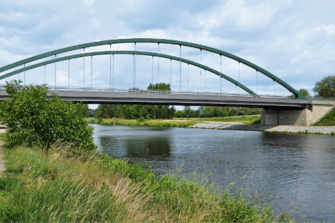 Technische Analyse der Kuhdammbrücke in Wustermark (Deutschland) unter Verwendung der Software RFEM zur Überprüfung der strukturellen Leistungsfähigkeit.
