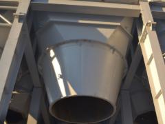 Detailansicht einer Silos-Auslassöffnung in einer industriellen Anlage. Foto von PPVP KARKAS.