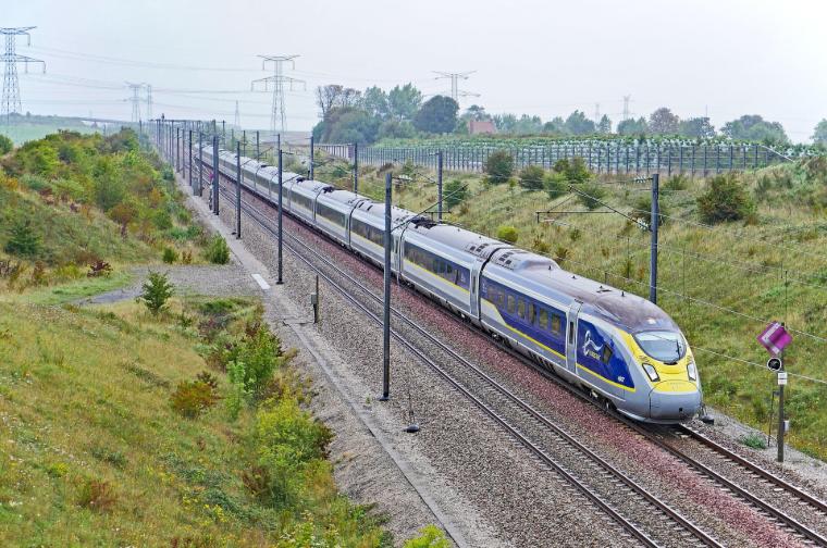 Eurostar-Zug durchquert den Eurotunnel auf dem Weg von London nach Paris.