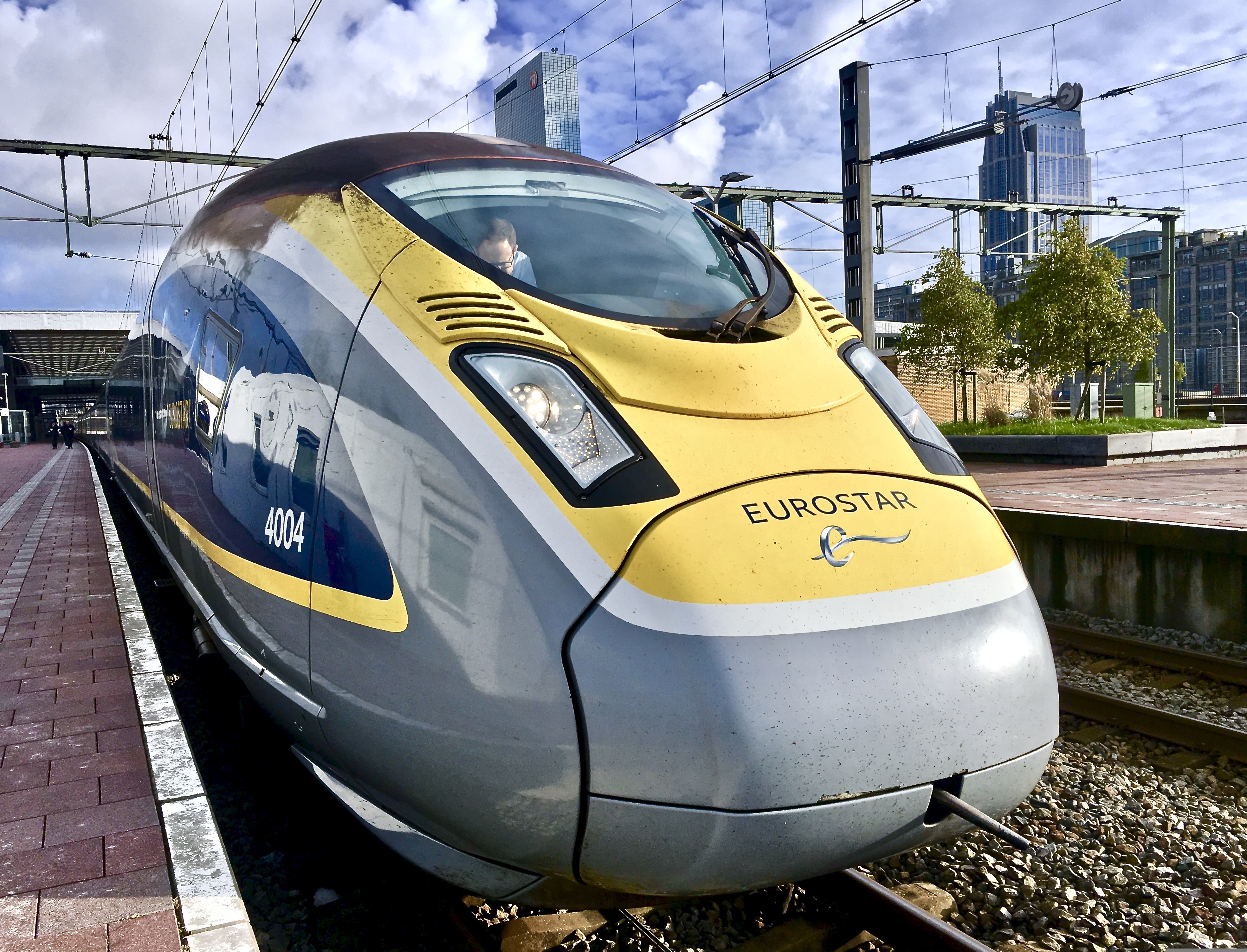 Hochgeschwindigkeitszug-Bild zeigt Eurostars im europäischen Schienennetz.