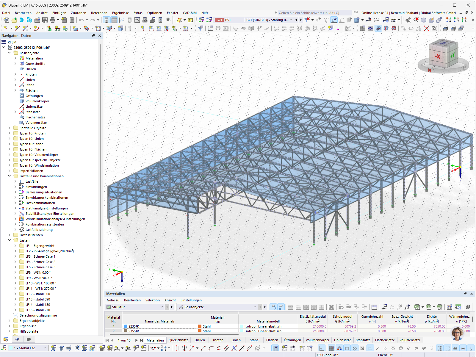 3D-Modell einer Stahlhalle mit Fachwerkdach und Stützen in RFEM, inklusive Lastfällen für Wind, Schnee und PV-Anlage