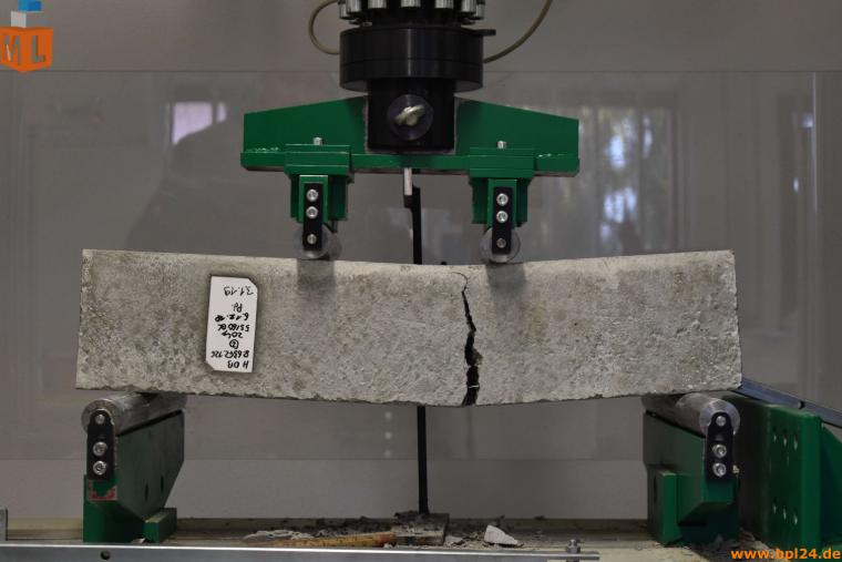 Completed 4-Point Bending Test with Crack Opening (Image: BPL Müller and Lobisch GmbH)