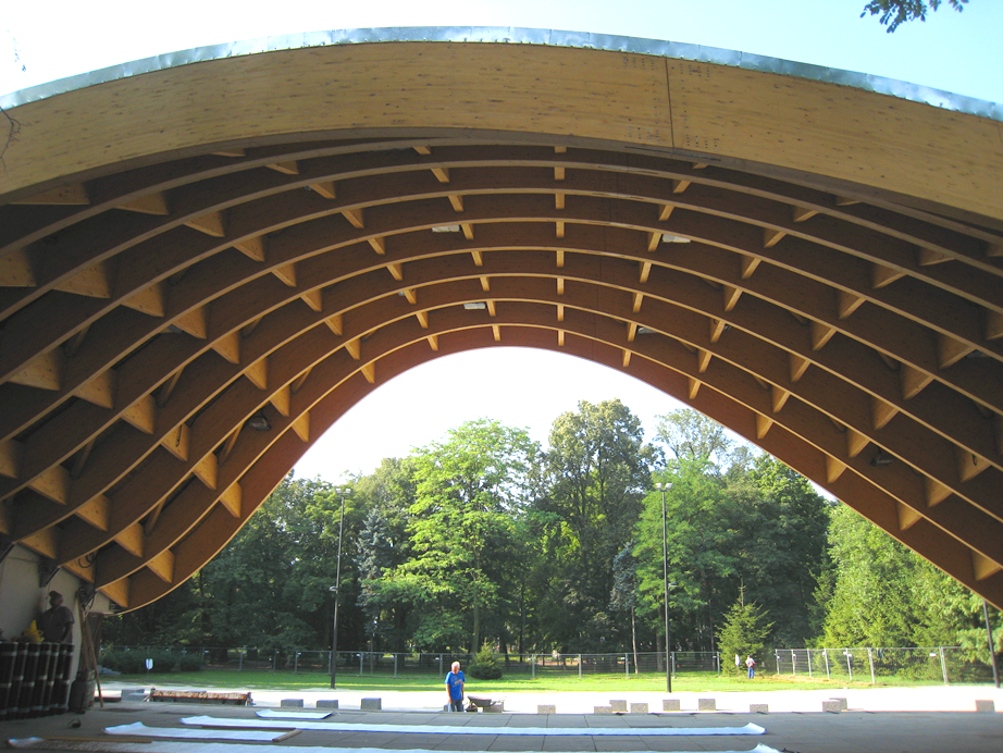 Theater Stage Under Vaulted Wooden Roof (© Ing. Šrůtek)