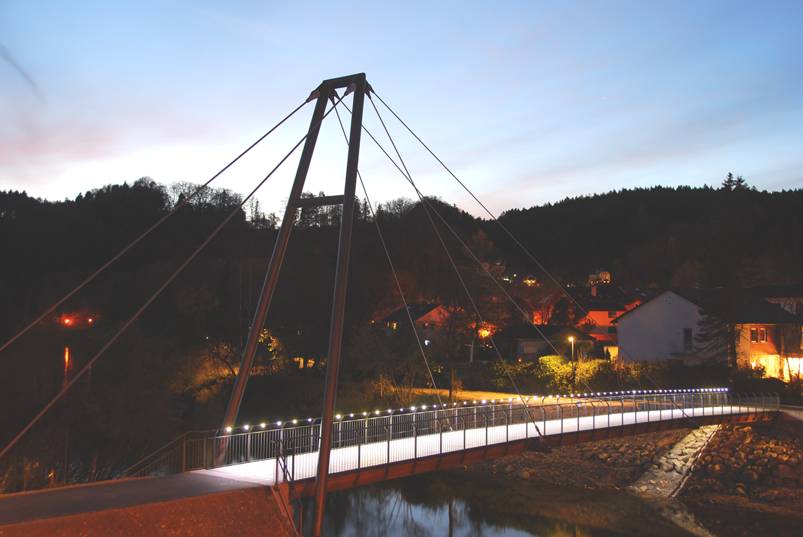 RFEM Model of Pylon Bridge with Representation of Deformation (© www.ib-buxbaum.de)