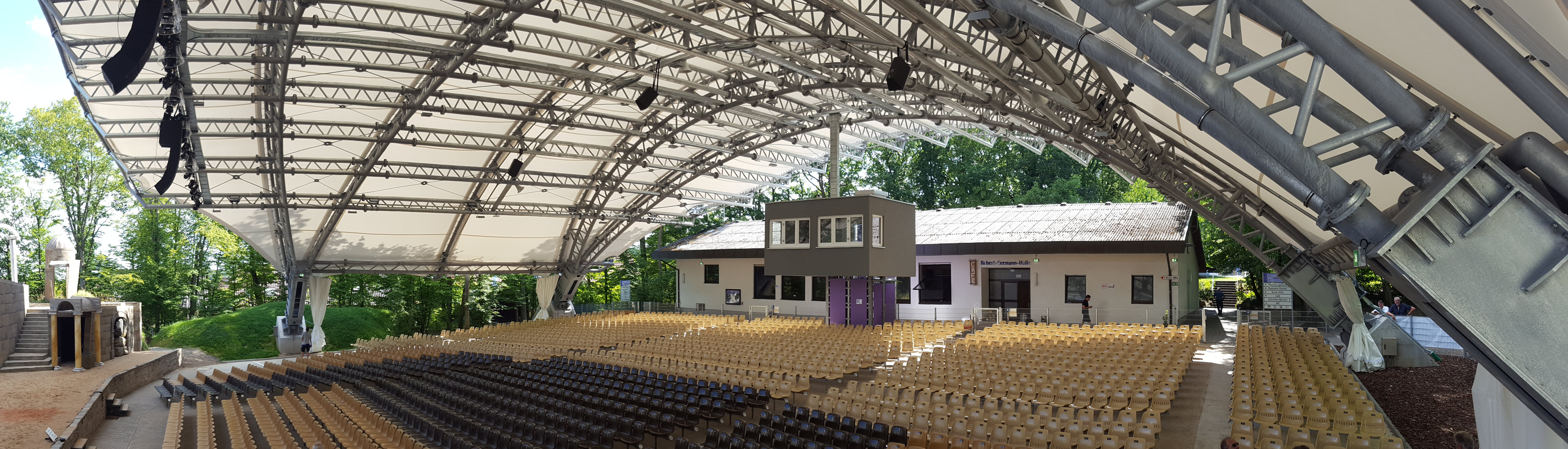 Auditorium Roofing for Open-Air Theater in Sömmersdorf (© Joachim Ingenieure)