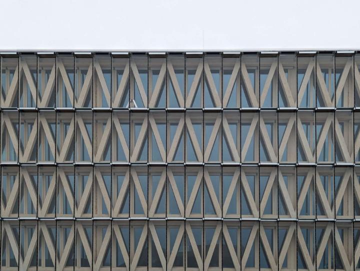 Facade with V-Shaped Columns | © merz kley partner GmbH