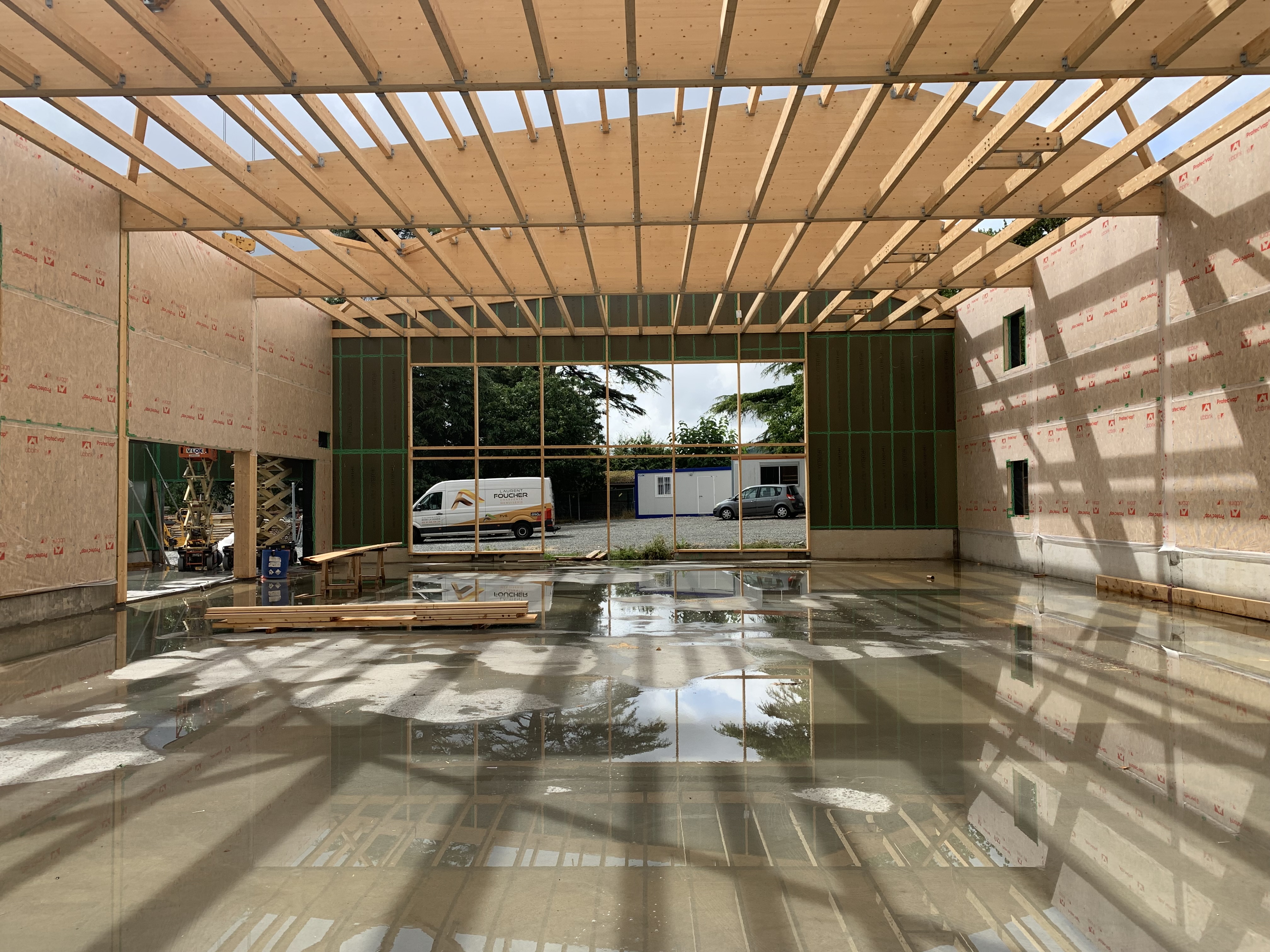 New multi-purpose hall with timber frame and walls under construction, described using RFEM and RF-TIMBER Pro. Photo by LCA Construction Bois.