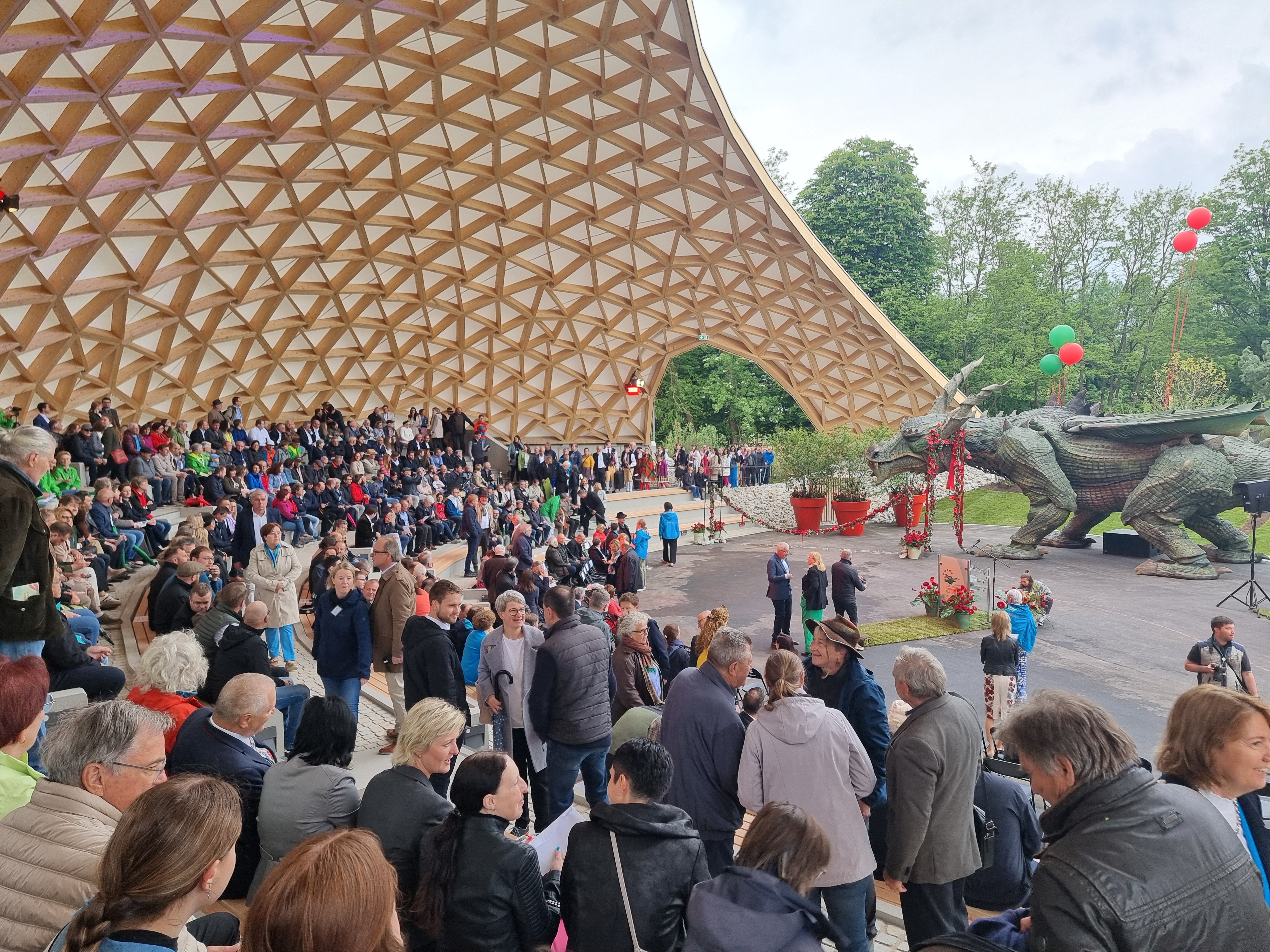 Opening ceremony of the Park Arena in Furth im Wald with participants and guests.