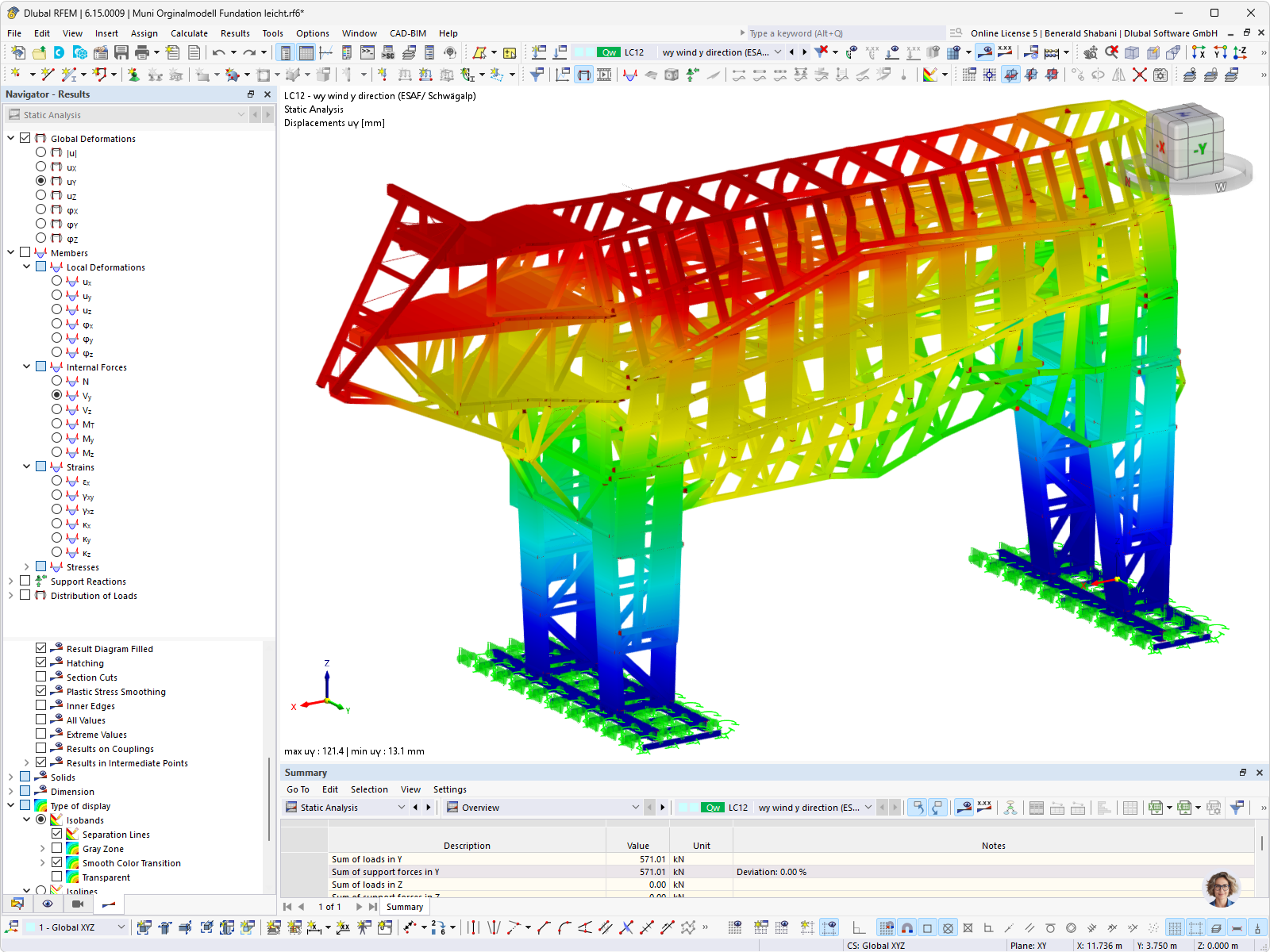 Calculation of displacements under wind loads for a complex timber frame & truss structure. The display shows the global deformation uv in millimeters using a color scale.