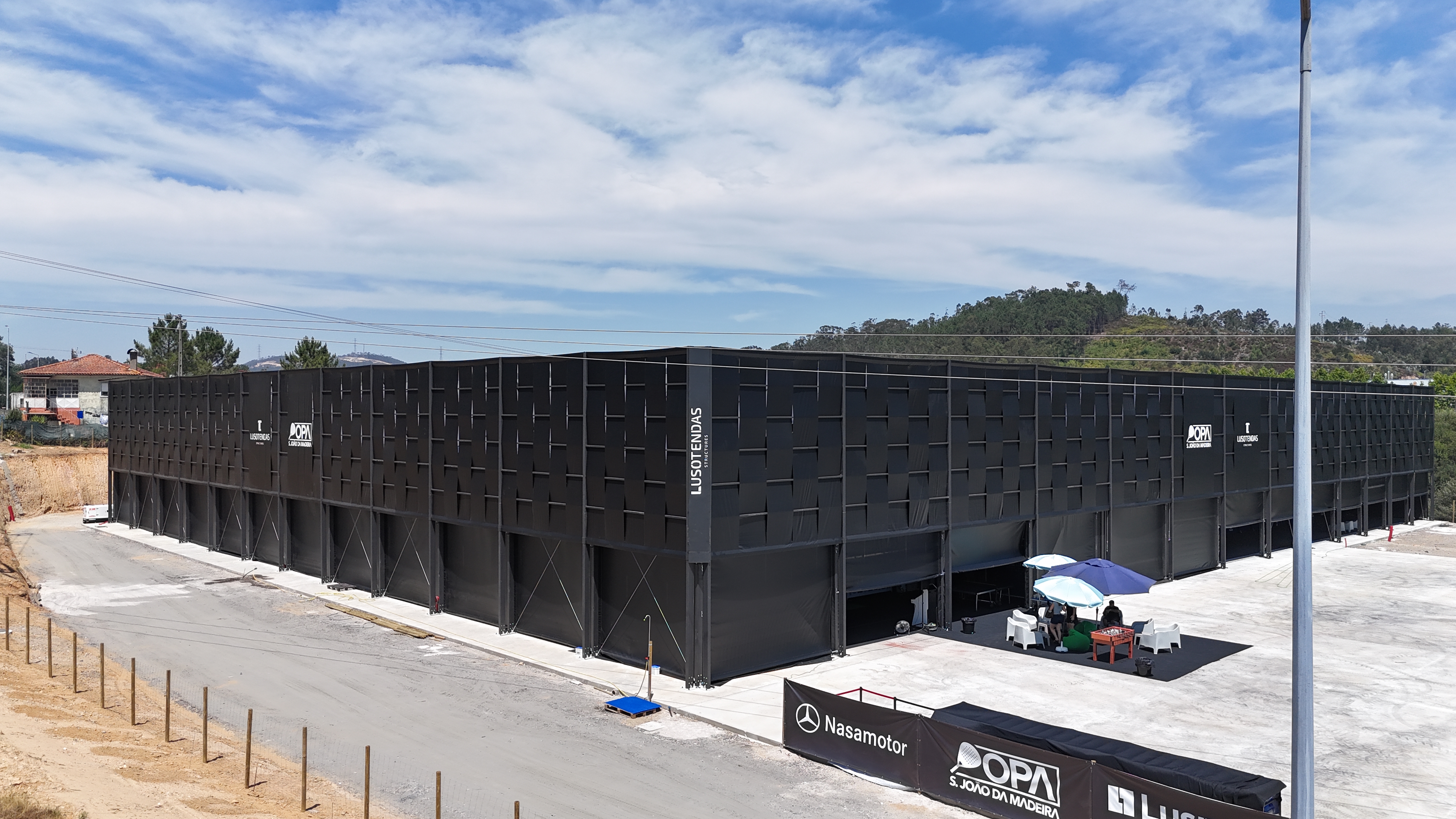 Lightweight, demountable aluminum sports hall