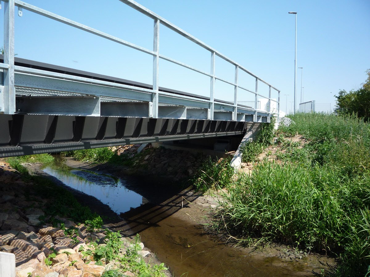 Puente ferroviario de Fanggraben en Biebesheim am Rhein, Alemania (© Schröder + Raue)