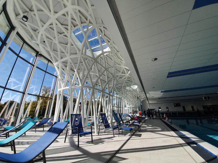Piscina exterior e interior AQUAtherm en Straubing | © Baumruck + Oswald