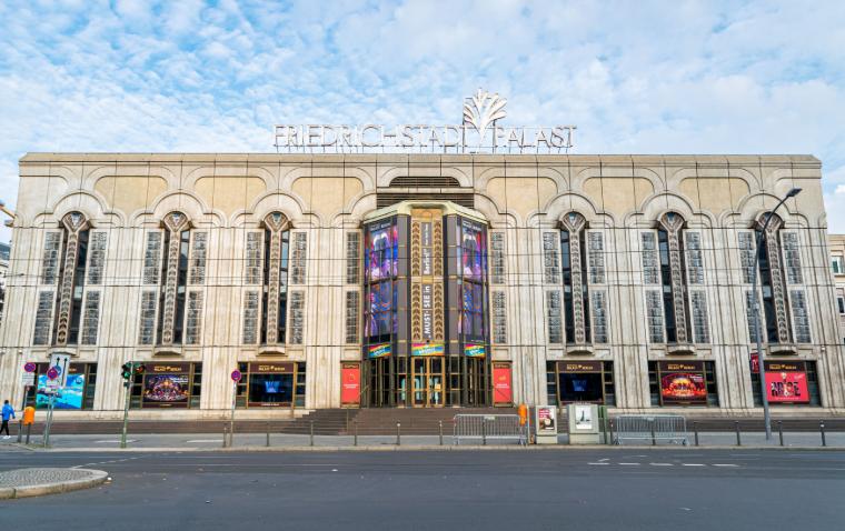 El último edificio representativo de Alemania del Este: Friedrichstadt-Palast en Berlín