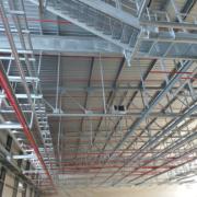 Vista de la estructura interna de acero de la unidad de producción y almacenamiento de pastelería | © GH HERVOUET