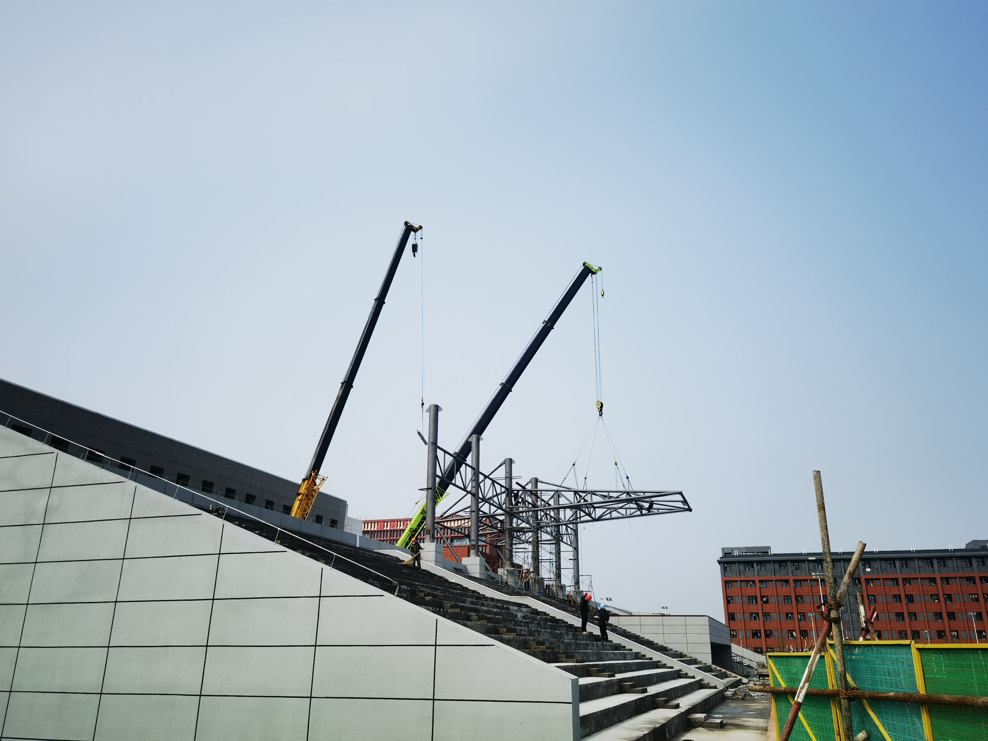 Montaje de la estructura de la cubierta de membrana de acero | © Jiangsu Jingong Space Structure Co., Ltd.