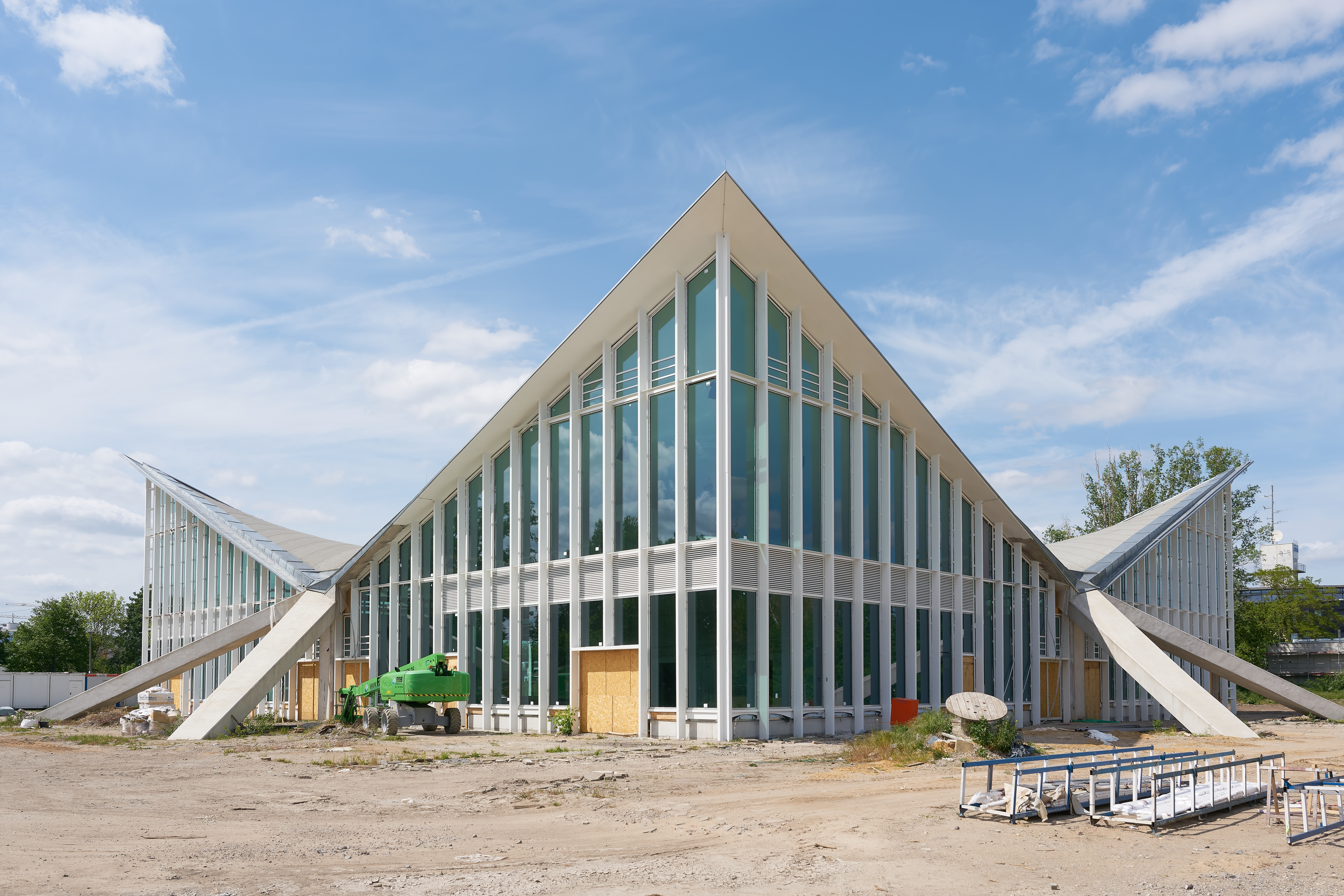 Renovación del edificio icónico Hyparschale en Magdeburgo, una obra maestra arquitectónica